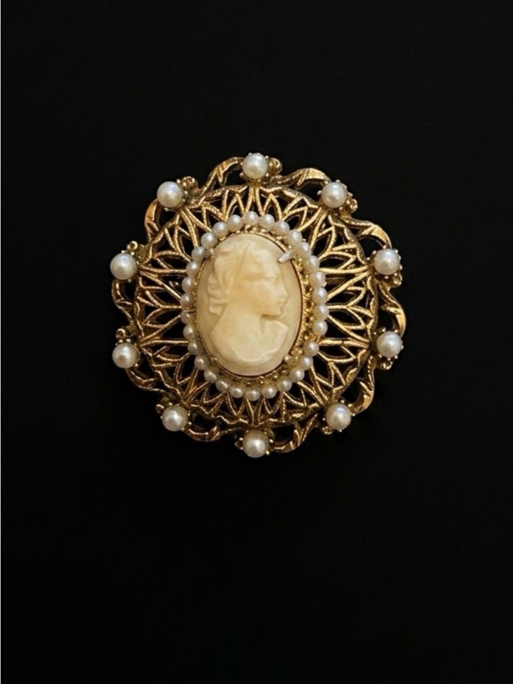 #316 FLORENZA Vintage Carved Shell Cameo & Faux Pearl Filigree Gold-tone Brooch
